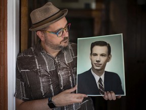 WINDSOR, ONTARIO:. JUNE 16, 2022 - Walter Cassidy holds a photo of a young Bill Kovinsky, on Thursday, June 16, 2022.