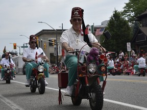 Was wäre eine Parade zum Windsor Canada Day ohne die Mocha Shriners in ihren stylischen Mini-Motorrädern?
