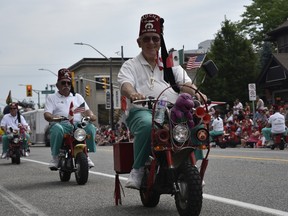 Que serait un défilé de la fête du Canada à Windsor sans les Mocha Shriners dans leurs élégantes mini-motos ?