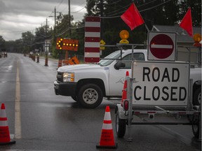 Une section du chemin Front à LaSalle est montrée fermée en raison des inondations du 28 août 2020, un événement assez fréquent.