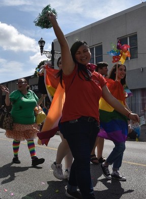 Freude und leuchtende Farben erfüllten die Ottawa Street – unter den Teilnehmern und unter den Zuschauern – während der Pride Parade am Sonntag.