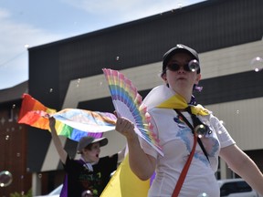 Die Veranstaltung am Sonntag war das erste Mal seit Beginn der COVID-19-Pandemie, dass die lokale Pride Parade stattfand, und in diesem Jahr jährte sich das Pride Fest zum 30. Mal.