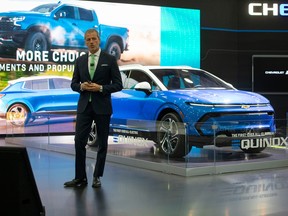 Steve Majoros, Vizepräsident von Chevrolet Marketing, spricht auf der Chevy-Pressekonferenz auf der North American International Auto Show 2022 am 14. September 2022 in Detroit, Michigan, zu den Medien.