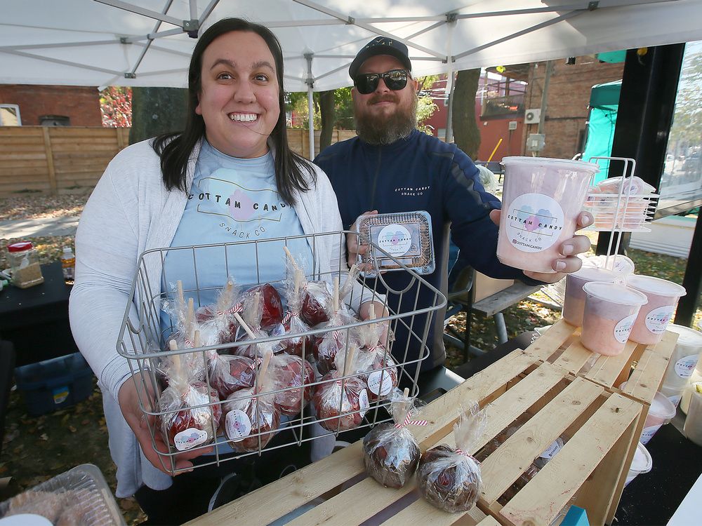 Warm temperatures draw crowds out to Walkerville street