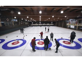 WINDSOR, ON. NOVEMBER 10, 2022 - Players are shown at the Roseland Curling Club in Windsor on Thursday, November 10, 2022.
