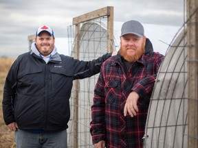Chad Quinlan, à gauche, et Don Quinlan, frères et propriétaires de Quinlan Farms, sont photographiés le vendredi 2 décembre 2022.