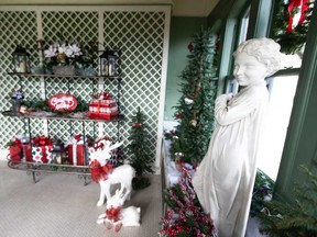 Une vue à l'intérieur du manoir Willistead de Windsor, décoré pour la période des fêtes.  Photographié le 5 décembre 2022.