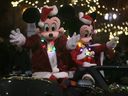 WINDSOR, ON.  3 DÉCEMBRE 2022 - Mickey et Minnie Mouse sont présentés lors de la 54e parade annuelle du Père Noël de Windsor le samedi 3 décembre 2022 sur Wyandotte Street East.