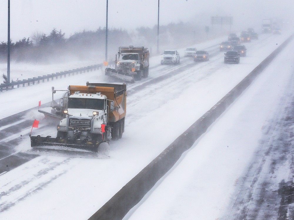 Treacherous weather makes driving difficult | Windsor Star