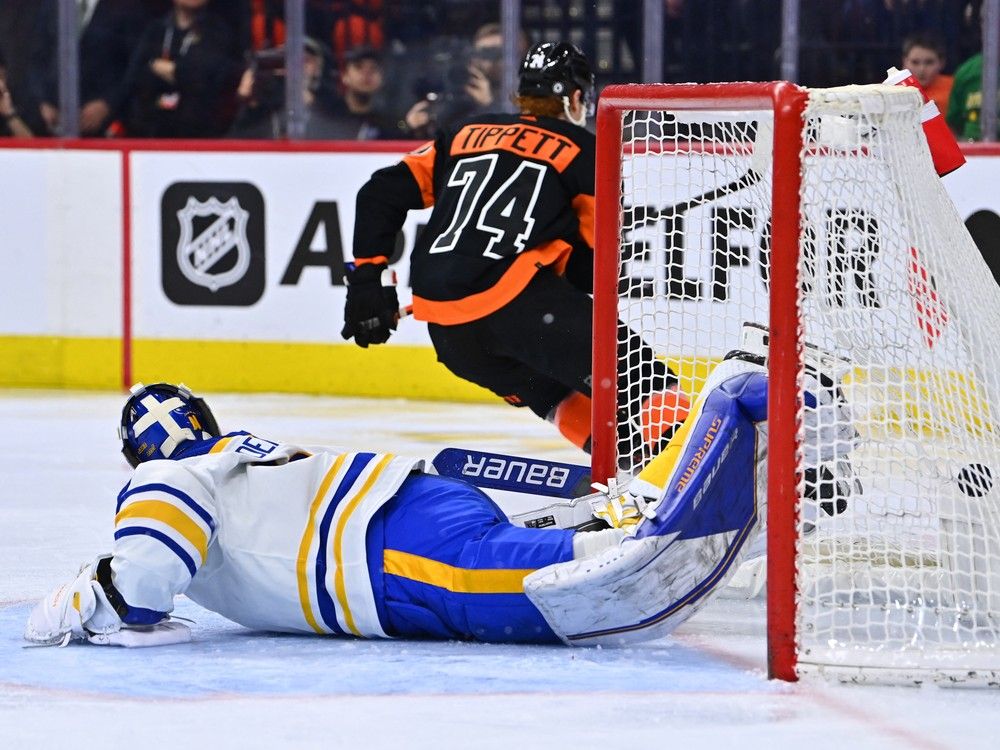 NHL roundup: Auston Matthews' 2nd straight hat trick lifts Leafs