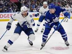 Maple Leafs rebound, crush Tampa Bay Lightning to easily win Game 2