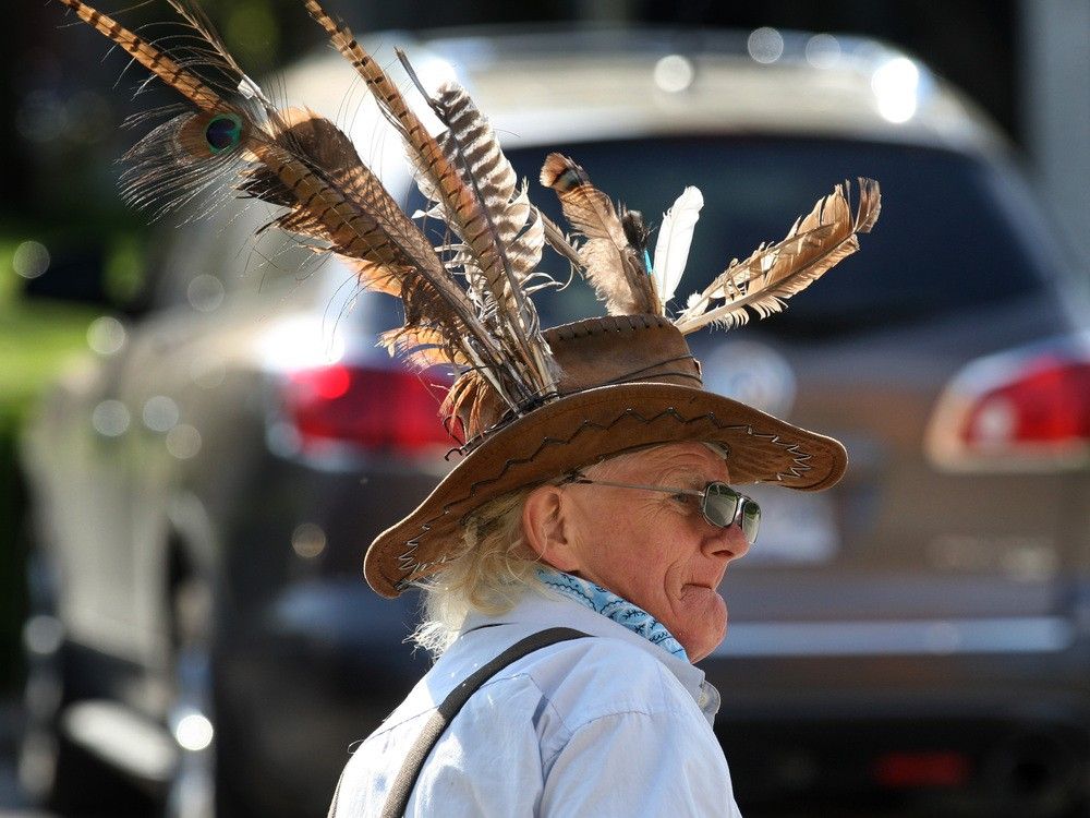 Obit: Feather Hat Guy was downtown Windsor icon