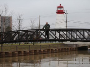 Ian Nasibitt sobre Puente del pequeño río