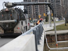 Truck cleans up Little River spill