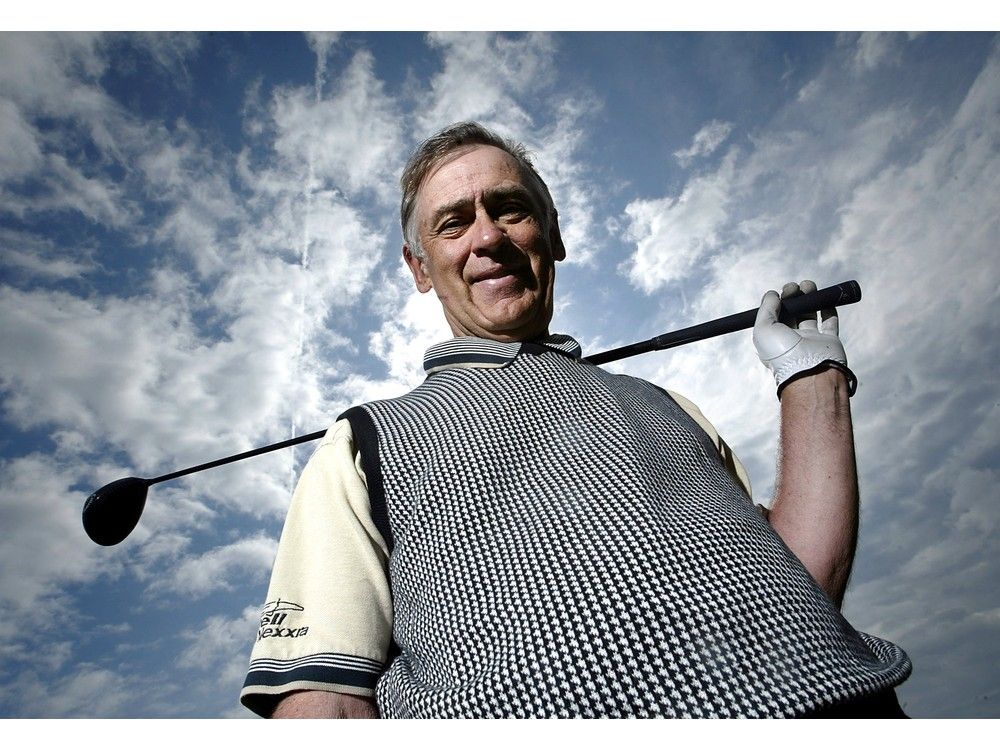 En esta fotografía de archivo de 2004 se ve al legendario golfista local Bob 'Panny' Panasik.  Falleció el 27 de diciembre.