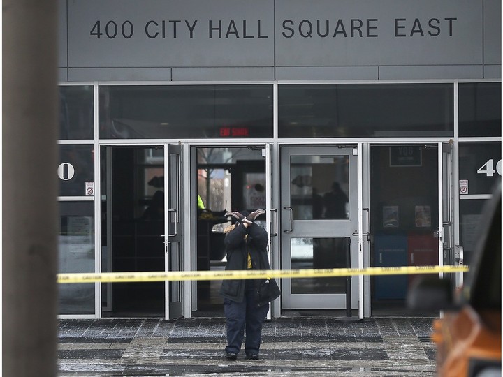  A security guard advises that the 400 City Hall Square East building is closed on Tuesday, January 23, 2024. A transformer fire knocked out the power to the City Hall building and the 400 building.