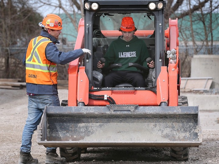  LiUNA! Local 625 apprentice Dakota Laliberte, left, gives Blake Cowgill, a student from Ecole Secondaire L.J. Lajeunesse some tips on working a skid steer loader during Industry Day on Thursday, March 21, 2024 at the union’s training facility in Oldcastle.