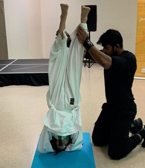 Lifestyle Head stand