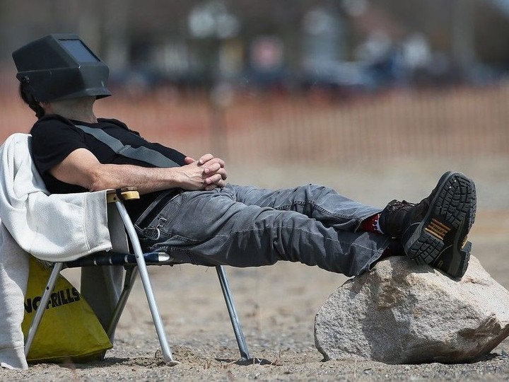  A skygazer uses a welder’s mask to watch the solar eclipse on Monday, April 8, 2024, at Seacliff Beach in Leamington.