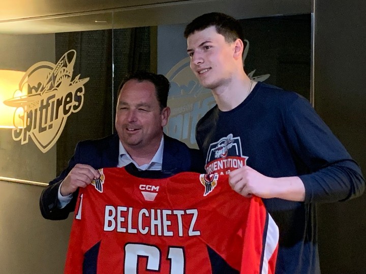  Windsor Spitfires’ general manager Bill Bowler, left, presents first-round pick Ethan Belchetz with his jersey on Saturday at the WFCU Centre after he officially signed on with the club. (WINDSOR STAR – JIM PARKER)