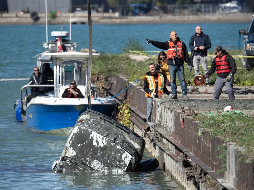 Vehicles pulled from Detroit River in Windsor this week reported stolen — police