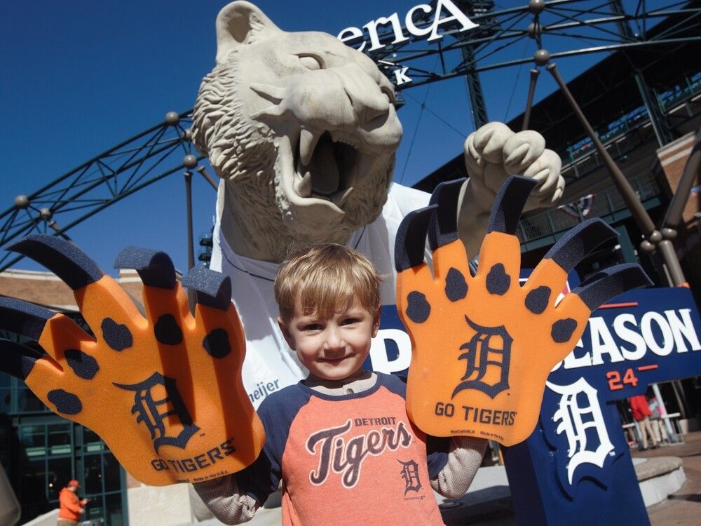 Windsor, Detroit baseball fans celebrate Tigers' playoff comeback