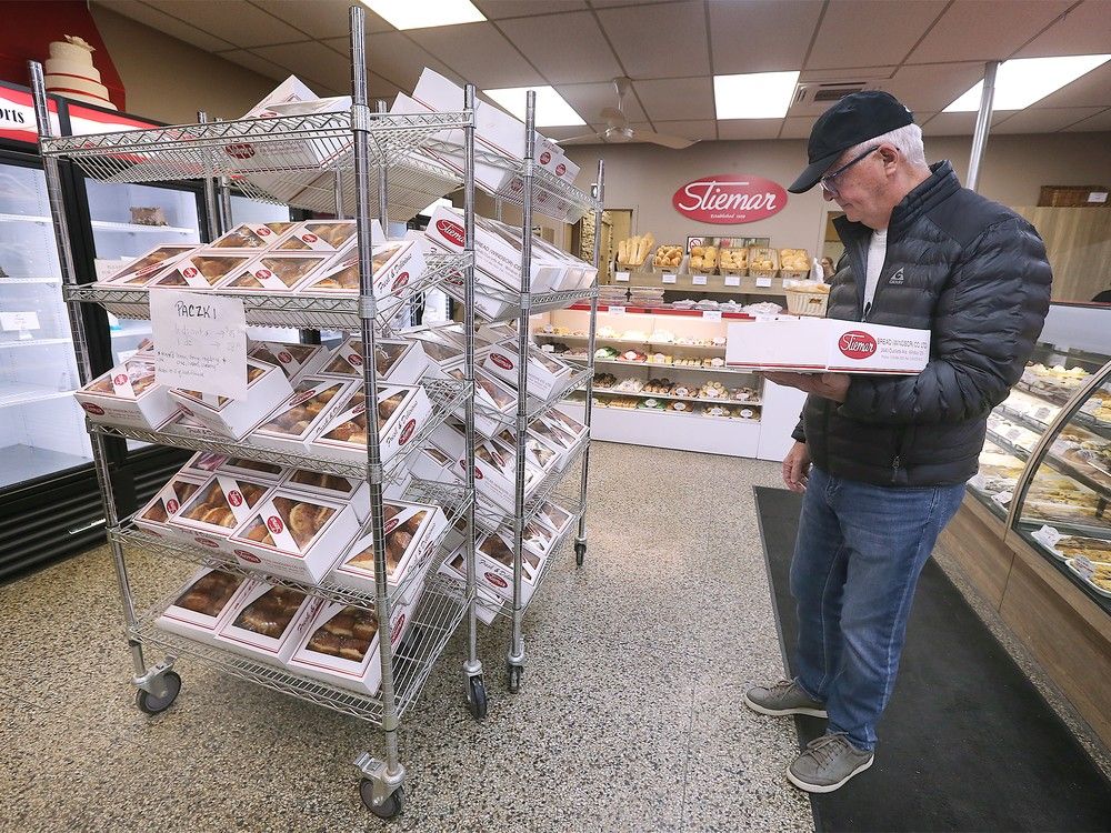  moe lefrancois picks up paczkis at the stiemar bread company in windsor on tuesday, march 4, 2025.