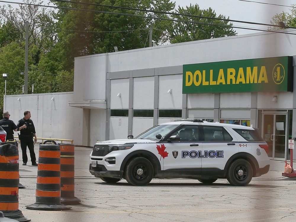 Windsor police dispatch bomb squad to west-end Dollarama to investigate 'suspicious package'