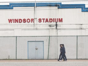 Windsor Stadium ขาย; สภาชะลอการตัดสินใจเกี่ยวกับเปลือกหอยใกล้เคียง Windsor Stadium ขาย; สภาชะลอการตัดสินใจเกี่ยวกับเปลือกหอยใกล้เคียง