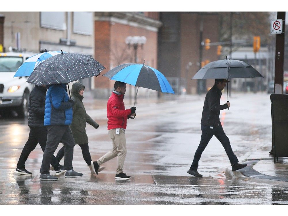 Environment Canada issues warnings for Windsor and Essex Sunday and Monday