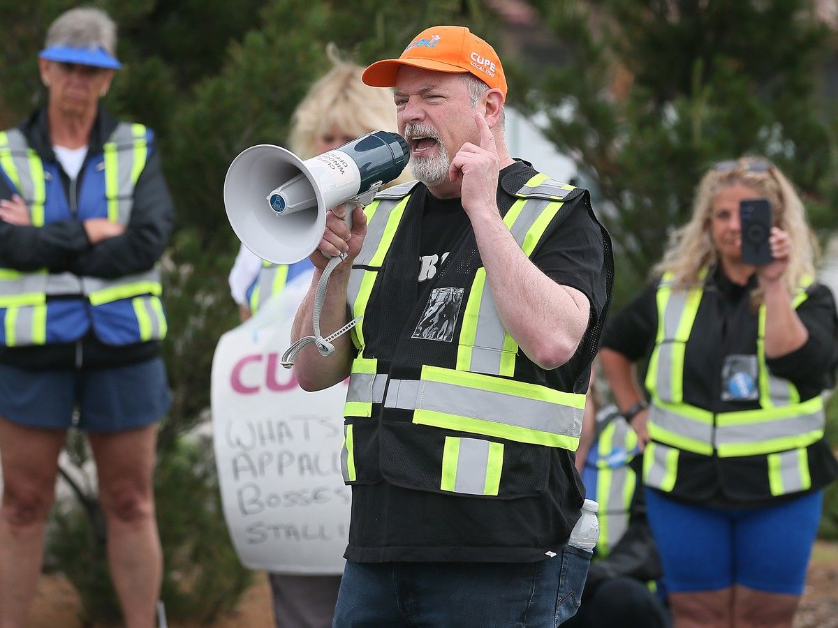 A workers’ union is sounding the alarm after it says the Workplace Safety and Insurance Board (WSIB) cut 131 Windsor-based jobs and shuttered the agency’s Windsor office.