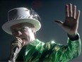 Gord Downie of the Tragically Hip on stage in Winnipeg.     Friday, August 05, 2016.   Sun/Postmedia Network
Chris Procaylo, Chris Procaylo/Winnipeg Sun