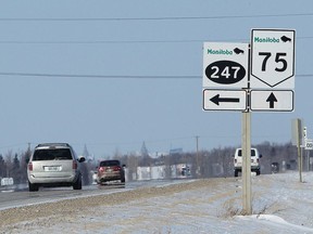 Traffic moves along Highway 75 south of Winnipeg, Man. Wednesday February 18, 2015. Brian Donogh/Winnipeg Sun/QMI Agency
Brian Donogh, Brian Donogh/Winnipeg Sun/QMI Agency