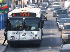 Winnipeg Transit equipment on the road, in Winnipeg.    Tuesday, September 12, 2017.   Sun/Postmedia Network ORG XMIT: POS1709121709196964 ORG XMIT: POS1711081719296955