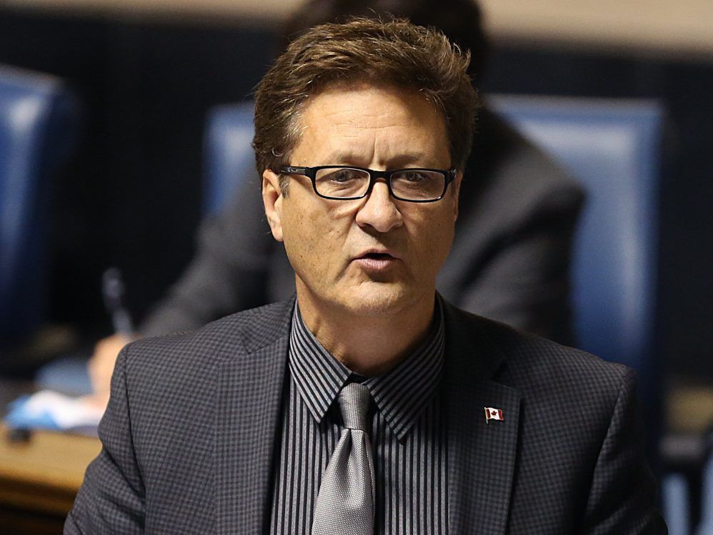 Manitoba puts up signs to remind drivers ‘slow down, move over’ Winnipeg Sun