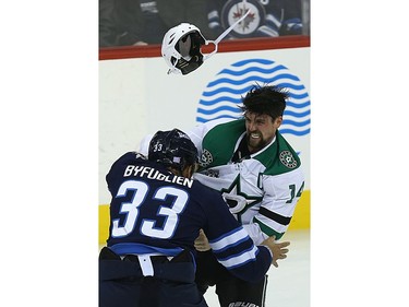 Dallas Stars forward Jamie Benn (right) loses his lid in a fight with Winnipeg Jets defenceman Dustin Byfuglien in Winnipeg on Thurs., Nov. 2, 2017. Kevin King/Winnipeg Sun/Postmedia Network
Kevin King, Kevin King/Winnipeg Sun