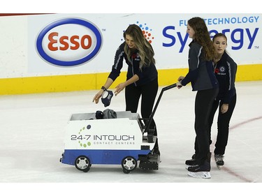 Ice crew picks up the hats after Winnipeg Jets centre Mark Scheifele scored his third goal of the game against the Dallas Stars in Winnipeg on Thurs., Nov. 2, 2017. Kevin King/Winnipeg Sun/Postmedia Network
Kevin King, Kevin King/Winnipeg Sun