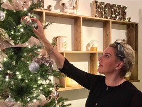 Janette Ewen recently partnered with Home Depot Canada to share tips for decorating your perfect Christmas tree.