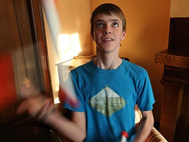 YEAR IN REVIEW: Jonathan Teakle, 14, is one of five finalists for Canadian Juggler of the Year. Pictured at his home in Winnipeg on Thu., Jan. 5, 2017. Kevin King/Winnipeg Sun/Postmedia Network ORG XMIT: POS1701051724082959