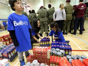 Hampers were filled in Winnipeg, for indigenous families, in the 16th Annual Bell MTS Ma Mawi Wi Chi Itata Centre Christmas Hamper Drive.   Saturday, December 16, 2017.   Sun/Postmedia Network