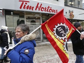 Union workers and supporters gathered to demonstrate in front of Tim Hortons on Sparks Street in Ottawa Wednesday Jan 10, 2018. (Tony Caldwell/Postmedia Network)