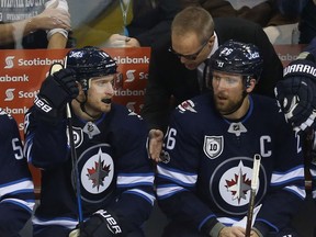 Winnipeg Jets head coach Paul Maurice talks to centre Bryan Little on the bench with Blake Wheeler listening in during a break in action against the Phoenix Coyotes in Winnipeg on Tues., Nov. 14, 2017. Kevin King/Winnipeg Sun/Postmedia Network