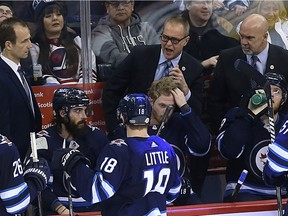 Winnipeg Jets head coach Paul Maurice (centre).