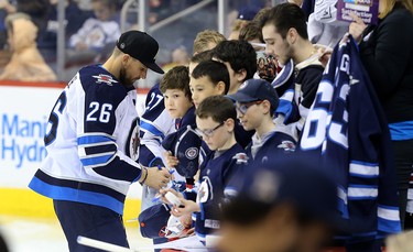 Blake Wheeler signs autographs for fans during the Winnipeg Jets skills competition at Bell MTS Place in Winnipeg on Wed., Feb. 14, 2018. Kevin King/Winnipeg Sun/Postmedia Network