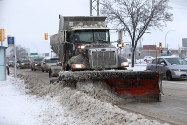A plow works south on Pembina Highway in Winnipeg on Mon., March 5, 2018. Kevin King/Winnipeg Sun/Postmedia Network