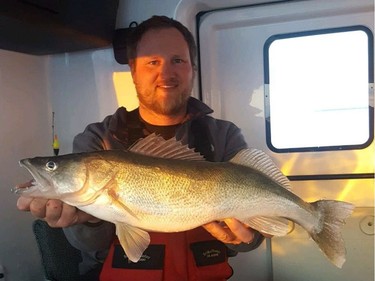 Minnesota anglers enjoying Lake Winnipeg fishing.