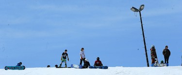 Snowboarders line the top of the valley during the season-ending Slush Cup at Stony Mountain Ski Area in Stony Mountain, Man., on Sun., April 15, 2018. Kevin King/Winnipeg Sun/Postmedia Network