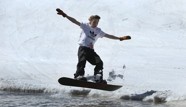 A snowboarder has trouble entering the pond during the season-ending Slush Cup at Stony Mountain Ski Area in Stony Mountain, Man., on Sun., April 15, 2018. Kevin King/Winnipeg Sun/Postmedia Network