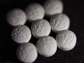 An arrangement of pills of the opioid acetaminophen, also known as Percocet.