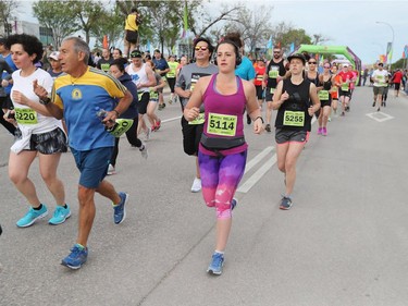Runners are off and running at the start of the relay at the 40th annual Manitoba Marathon in Winnipeg, Man., on Sunday, June 17, 2018. (Brook Jones/Postmedia Network)